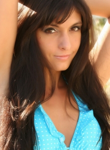 Alluring Vixens: Sexy Alluring Vixen babe Courtney shows off her perfect bikini body outdoors by the pool