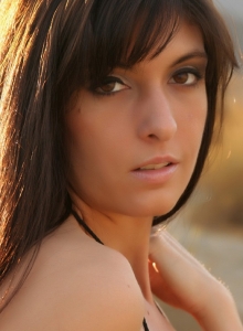 Alluring Vixens: Stunning Alluring Vixen Courtney teases in her Arabian Princess outfit in the desert